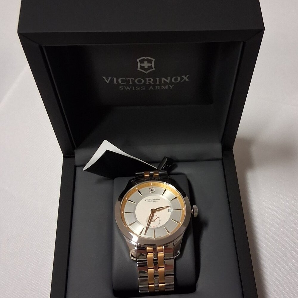 Victorinox Men’s Alliance Swiss-Quartz Watch – Model 241764